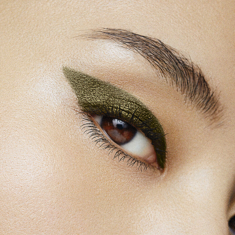 AQUA RESIST SMOKY SHADOW - Multi-use color stick: waterproof formula for eyes, lips, cheeks