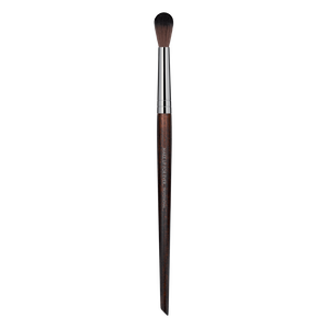 Hurry up and prepare a good set of makeup brushes to create your