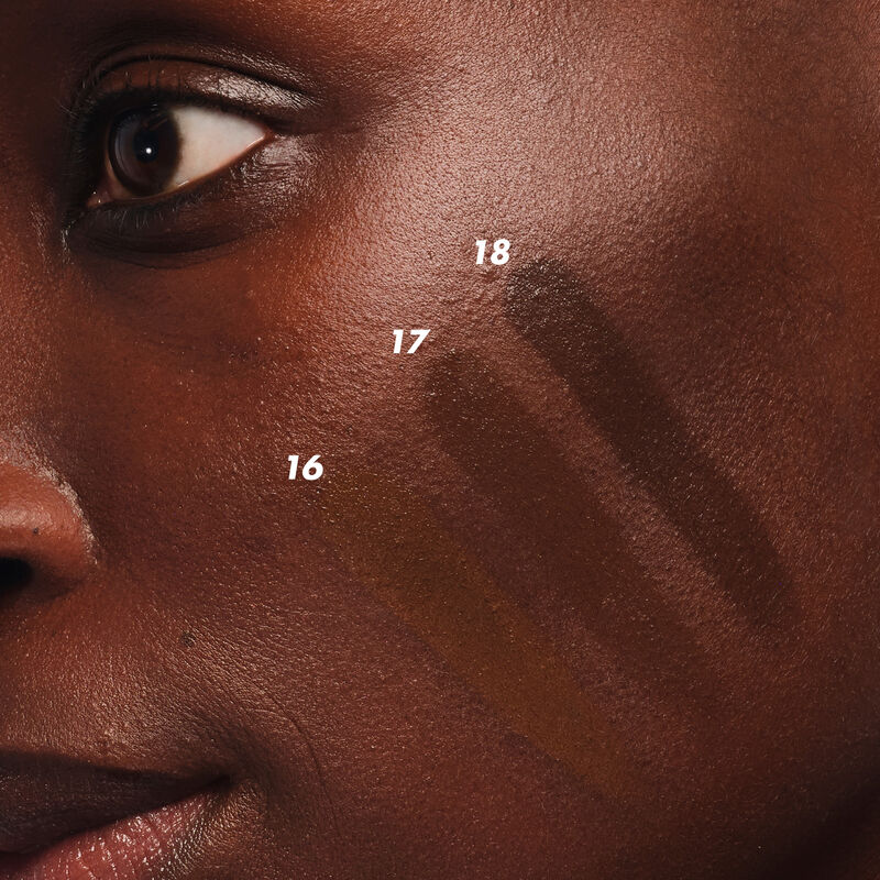 SUPER BOOST SKIN TINT - Skin tint: perfecting & moisture-boosting formula