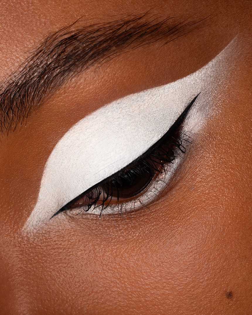 MODEL EYE LOOK APPLICATION